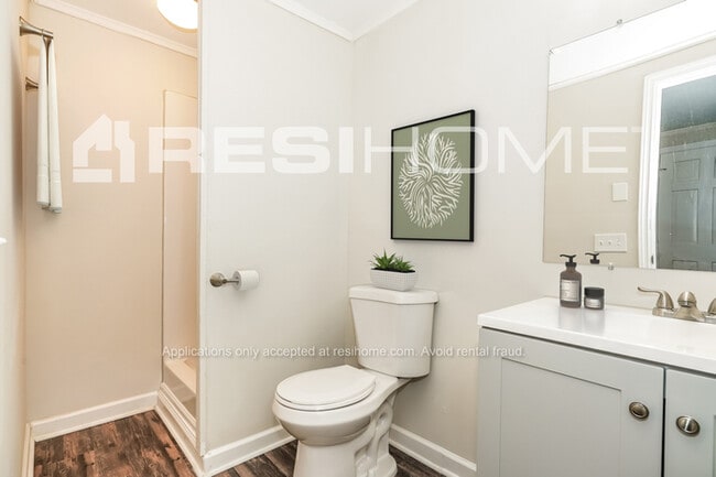 Photo - 1906 Robinson Rd