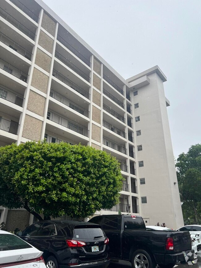 Building Photo - 3300 N Palm Aire Dr Unit 901 Rental