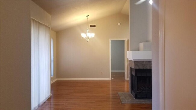 Photo - 1011 Markham Ln