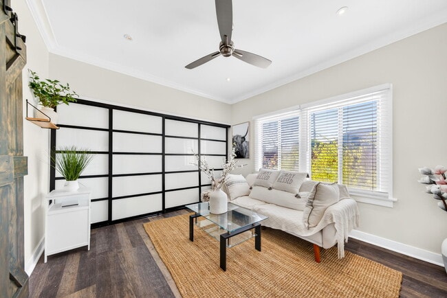 Photo - 5917 Lexington Ave