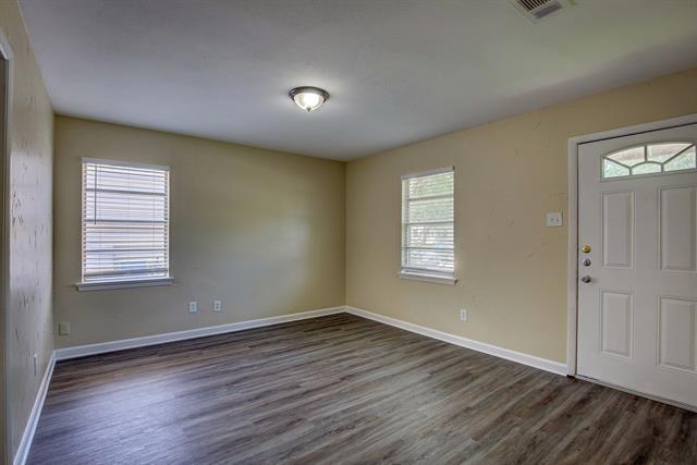 Photo - 820 Collin Dr