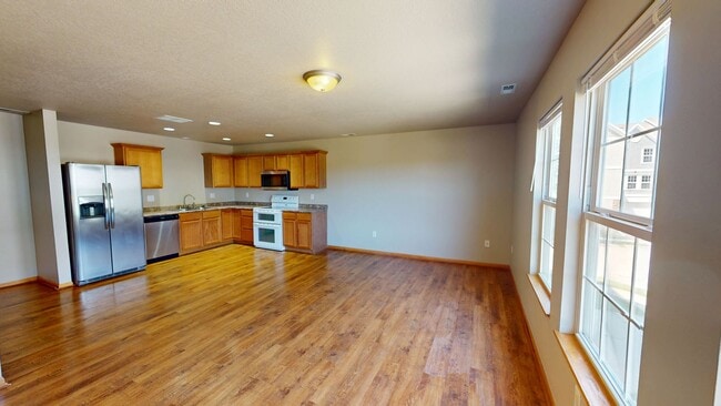 Building Photo - 2 Bedroom Ankeny Townhome Available NOW!