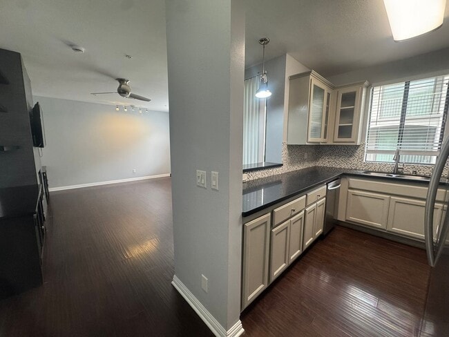 Photo - Renovated 1BR in Long Beach – New Appliances, Big Balcony, Steps from Downtown Unidad 330
