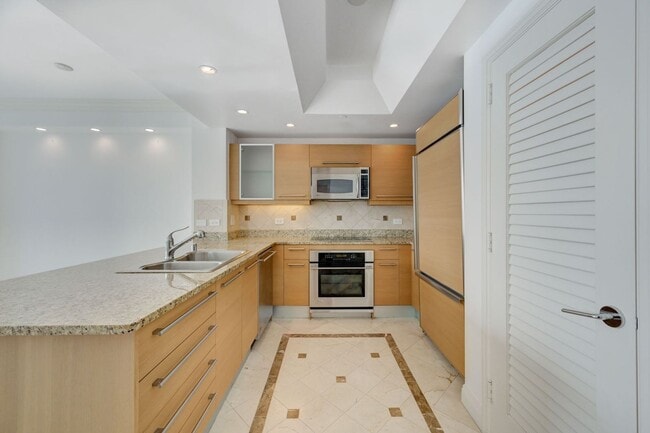 Photo - Turnberry Towers East 804- Strip/City/Mnt Views from this Stunning 1Bd/1.5Ba Residence Unidad 804
