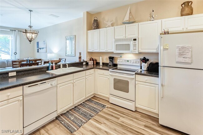 Photo - 1080 Hampton Cir