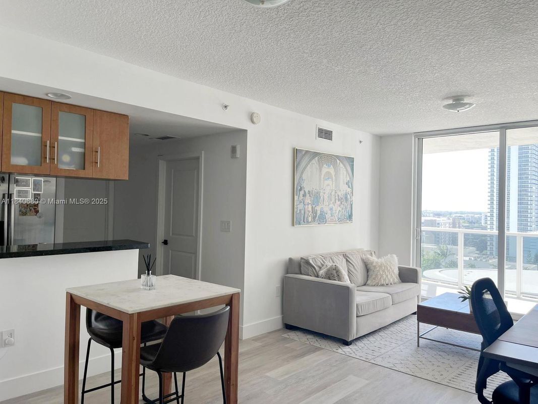 Photo - 601 NE 23rd St Condo