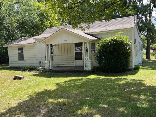 Building Photo - comfortable and convenient 2 bedroom 1 bathroom