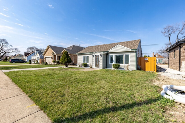 Photo - 7740 S Laramie Ave