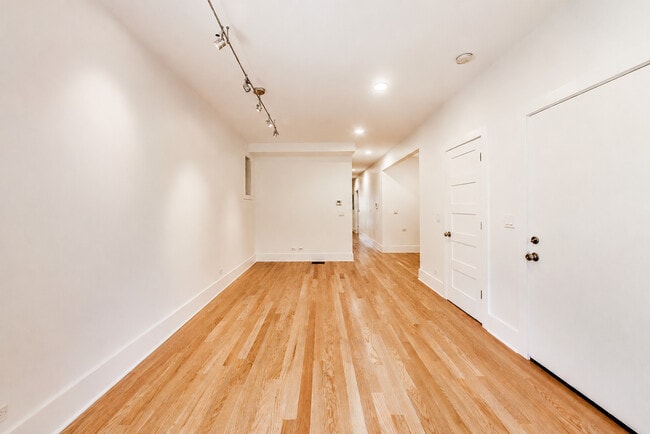 Photo - 2132 N Oakley Ave