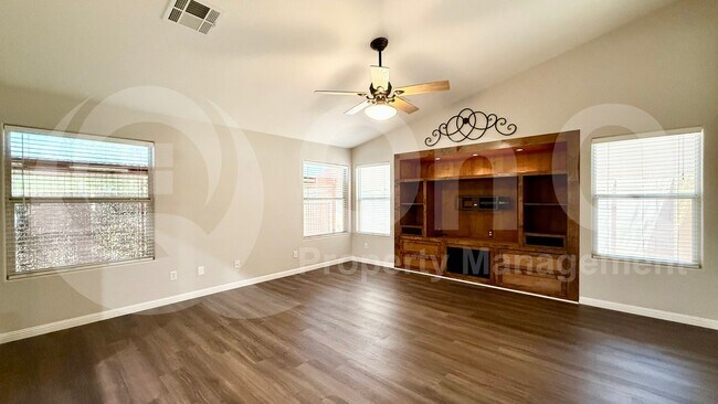 Photo - 800 N Soho Pl