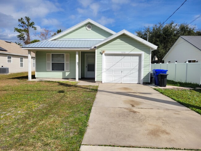 Photo - 1210 4 Mile Rd