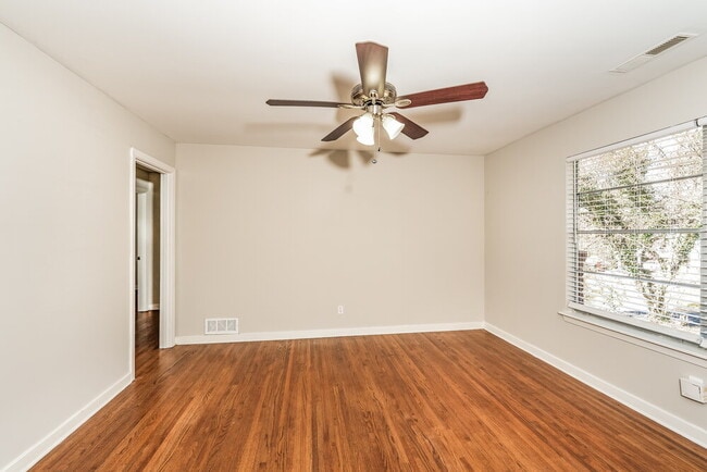 Photo - 204 Cathy Ln