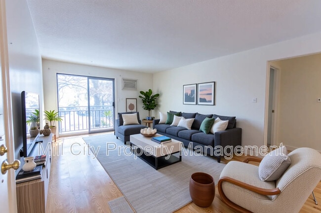 Building Photo - 23 Country Club Dr