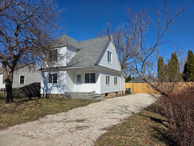 Building Photo - 122 Hawley St