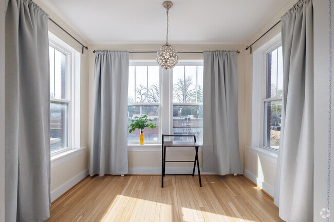 2E 3BR, 1BA - 1,300SF - Primary Bedroom
