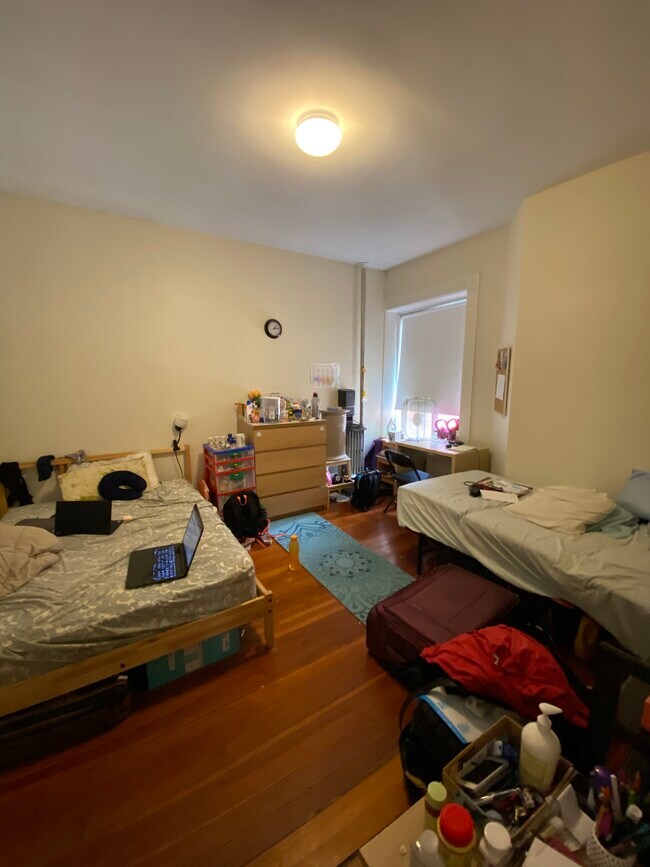 Building Photo - 1592 Beacon St Unit 4 Rental