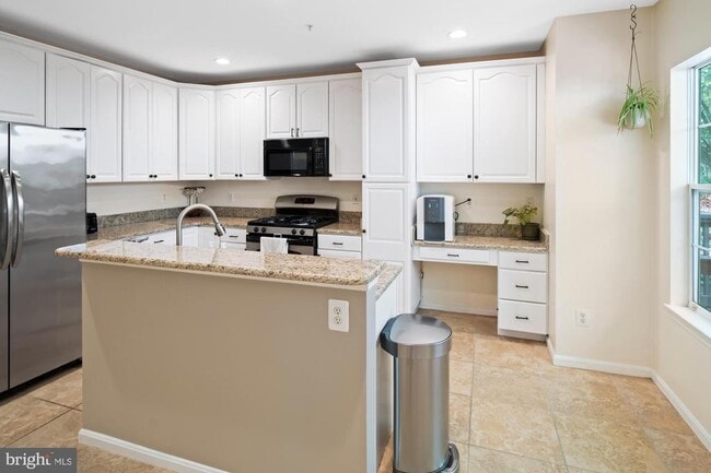 Building Photo - 4749 Thornbury Dr