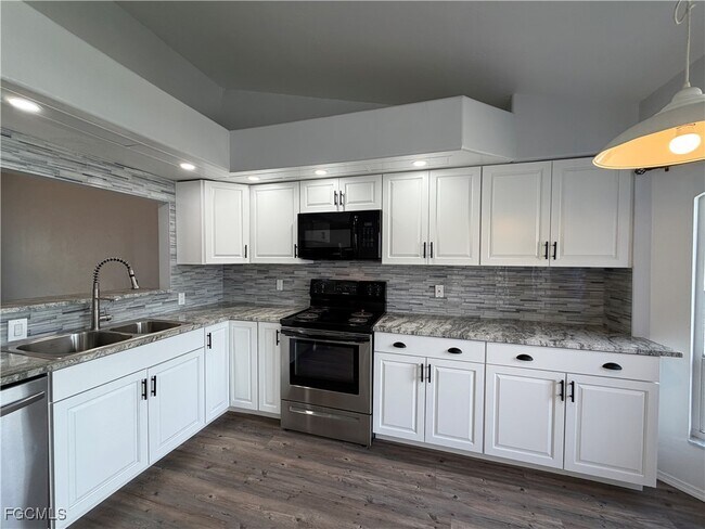 Photo - 1418 Cape Coral Pkwy W