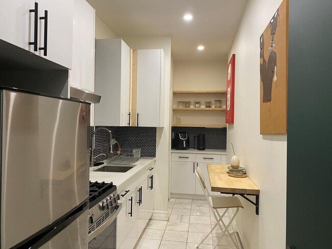 Photo - 318 E 151st St Apartment Unit 2C