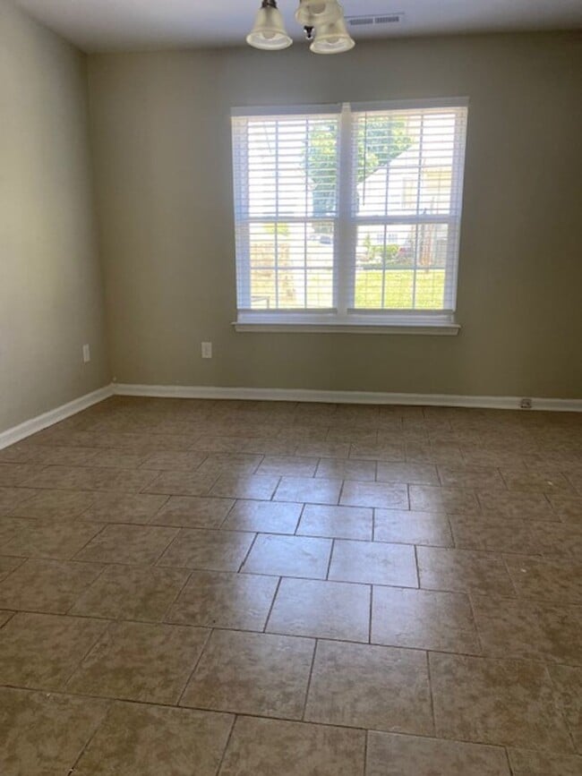 Photo - Spacious Town-home!
