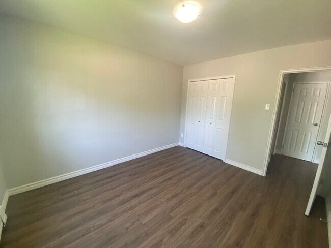 Photo - Hibiscus Gardens Apartments