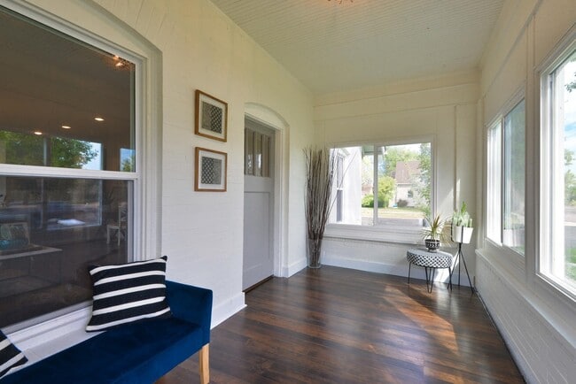 Photo - 303 Smith St