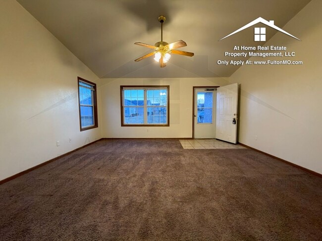 Photo - Sabre Circle 497–499 Duplex Unit 499 Sabre Circle