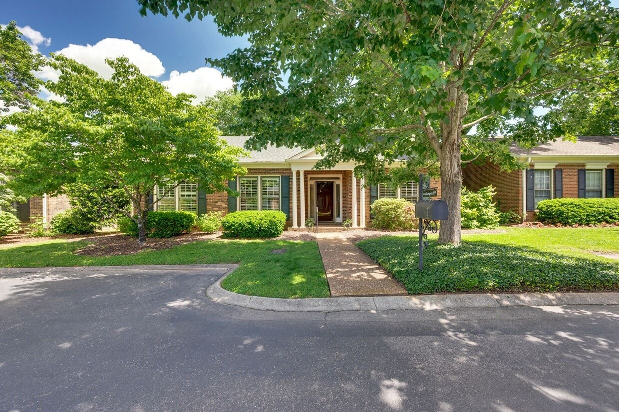 Awesome 3BE/2BA home in the heart of Green... - Awesome 3BE/2BA home in the heart of Green...