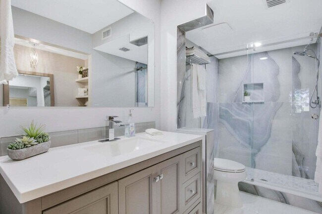 Photo - 458 Brackenwood Ln S