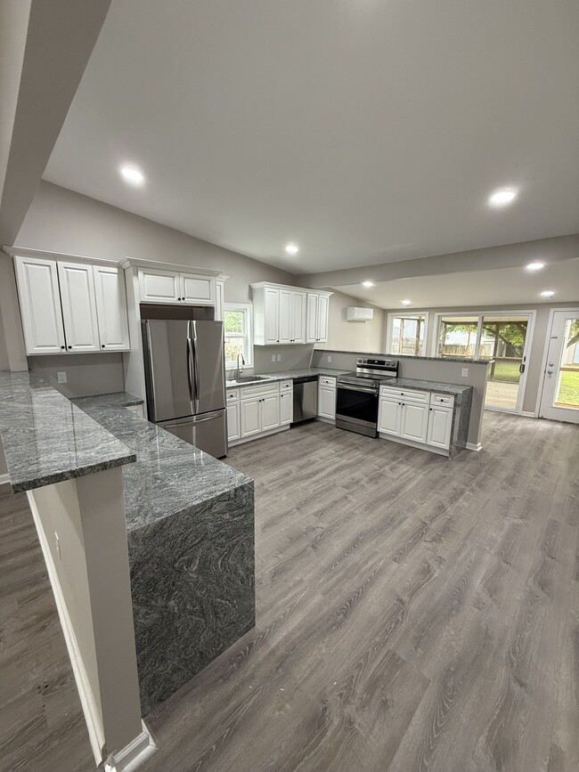 Photo - 321 W Commerce St Townhome
