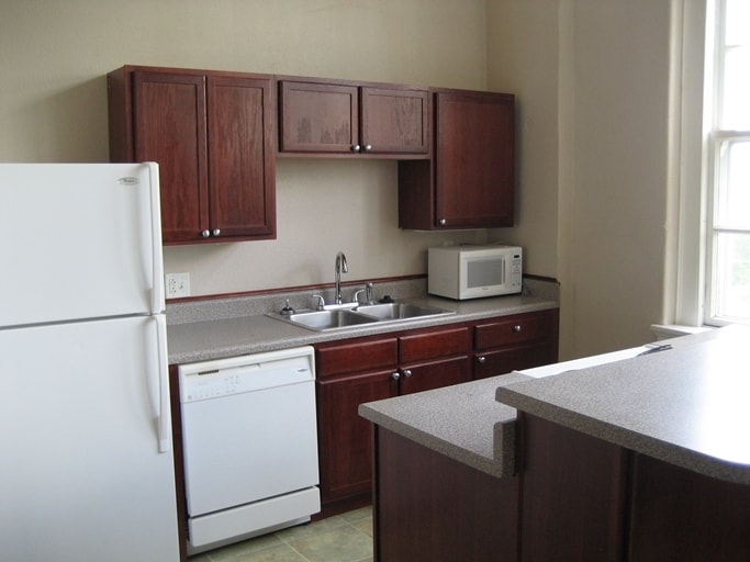 Kitchen - Everett Apartments