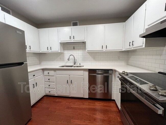 Photo - 1100 Clarendon St