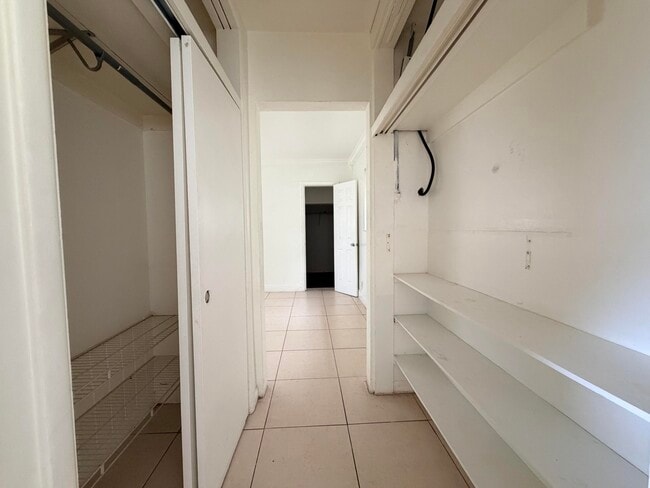 2438 Thomas St Unit 3