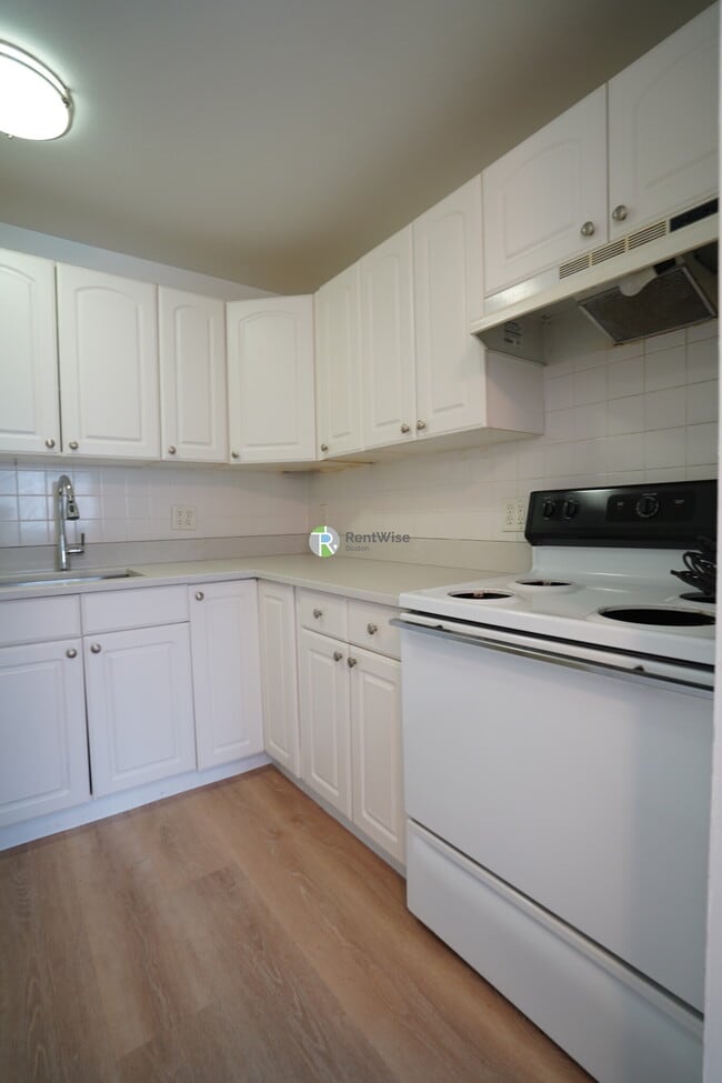 Photo - 11 Embassy Rd Unit 37