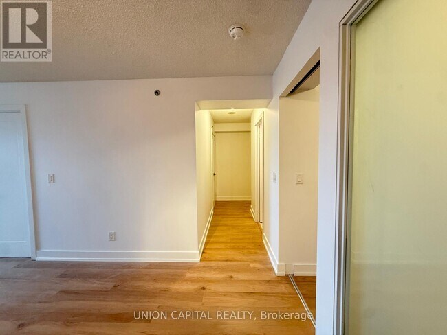 Photo - 318 Richmond St W Unité 701