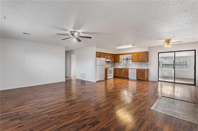 Photo - 153 Halleck Ln