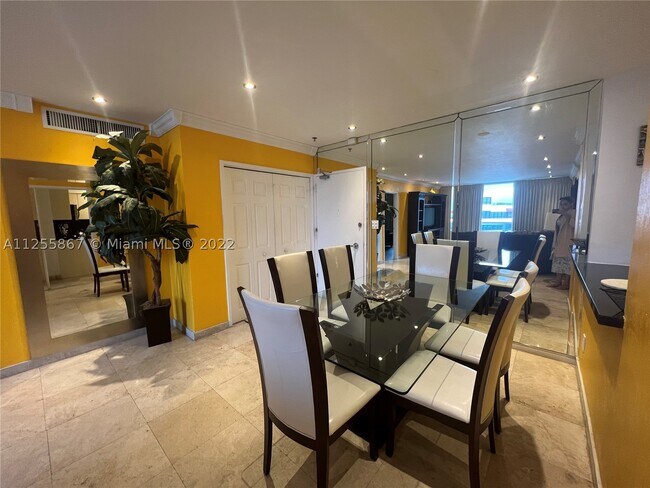 Photo - 5161 Collins Ave Unit 1711