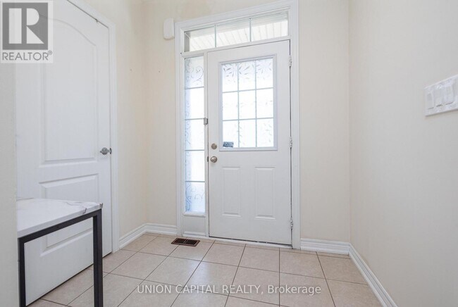 Photo - 64 Collier Crescent