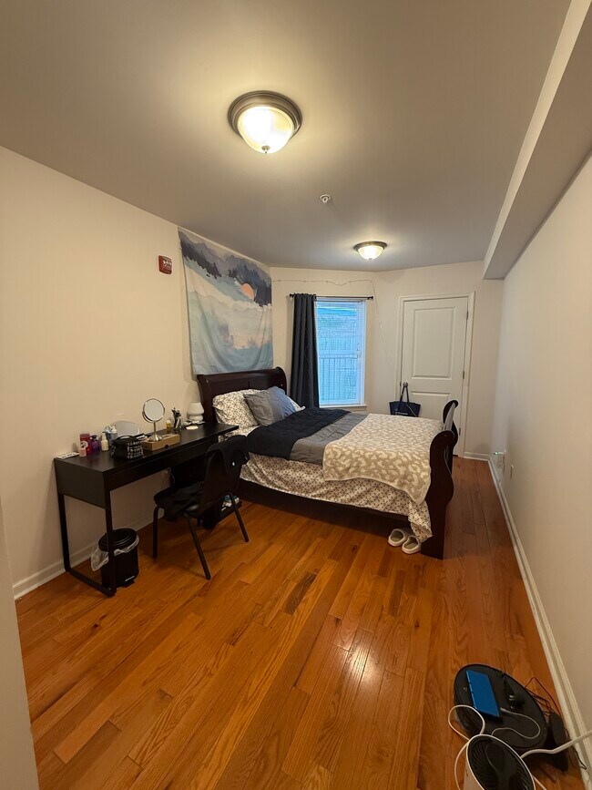 Photo - 3833 Baring St