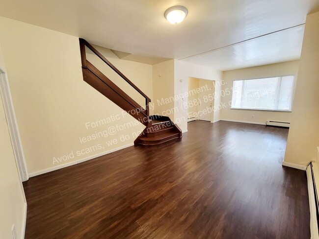 Photo - 377 S River St