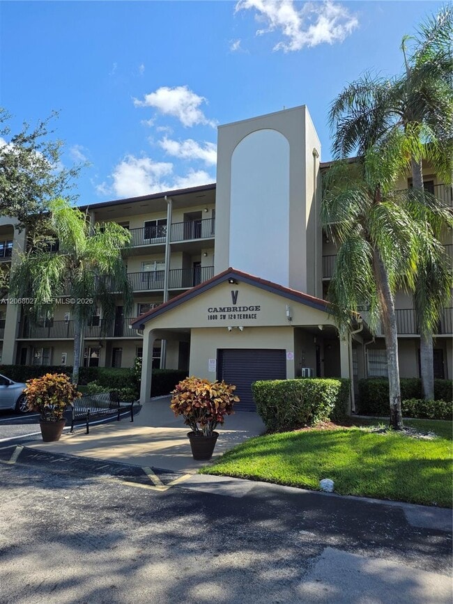 Building Photo - 1000 SW 128th Terrace Unit 414V