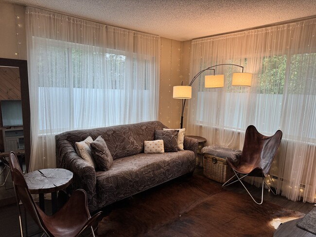 Building Photo - 2536 Forest Park Dr Unit 2