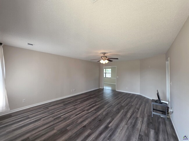 Photo - 501 Fieldstone Rd