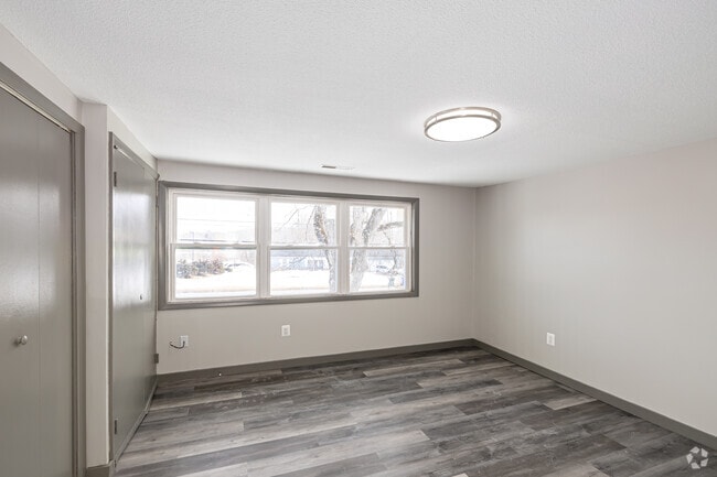 Townhouse - 2BR, 1.5BA - Bedroom - Wedgewood Apartments