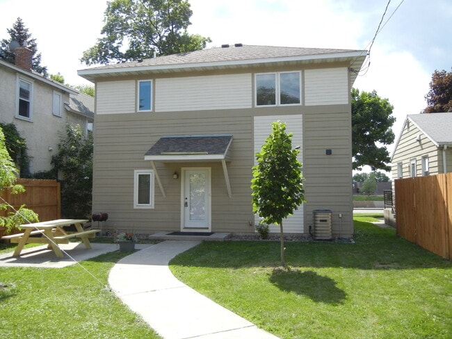 Photo - Charming 4-Bed Oasis with Granite Touches & Hardwood Elegance in Minneapolis!
