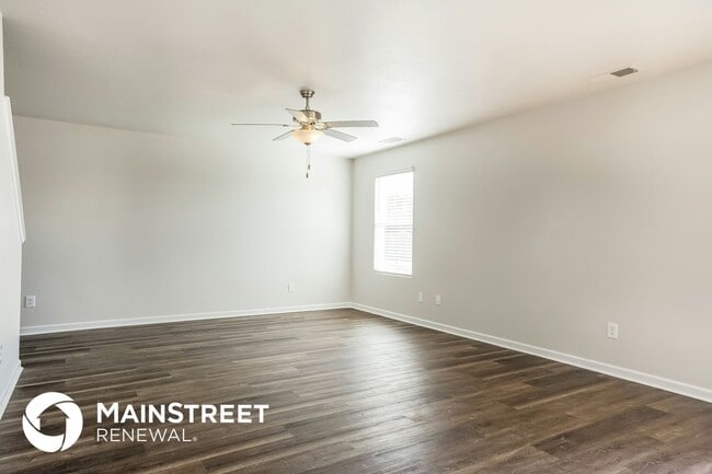 Photo - 124 Lahinch Dr