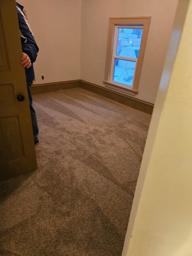 Photo - 110 1/2 W Oak St