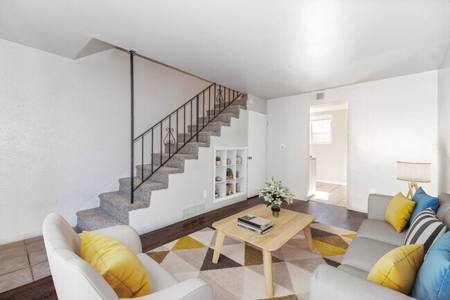 Photo - 1121 Akron St