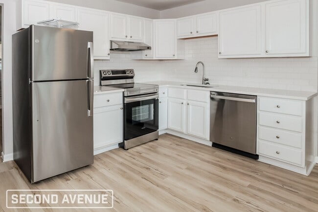 Photo - 2049 Roosevelt Ave