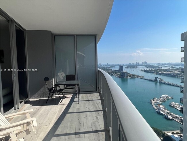 Building Photo - 488 NE 18th St Unit 3208